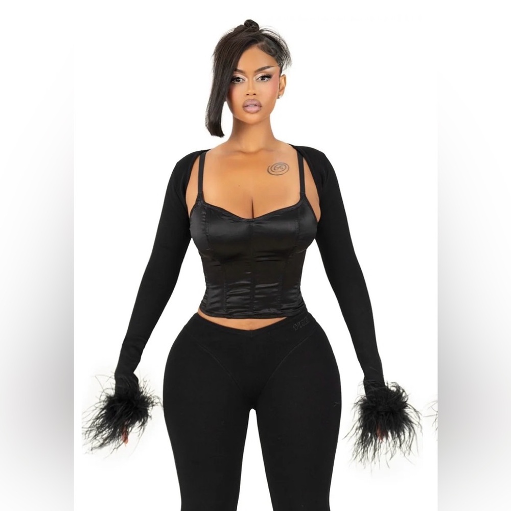 YAGI GIRL - ZAYRE CROPPED FEATHER SLEEVES